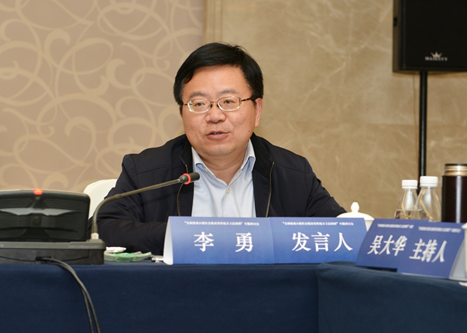 贵州省人大常委会法制工作委员会副主任李勇发言